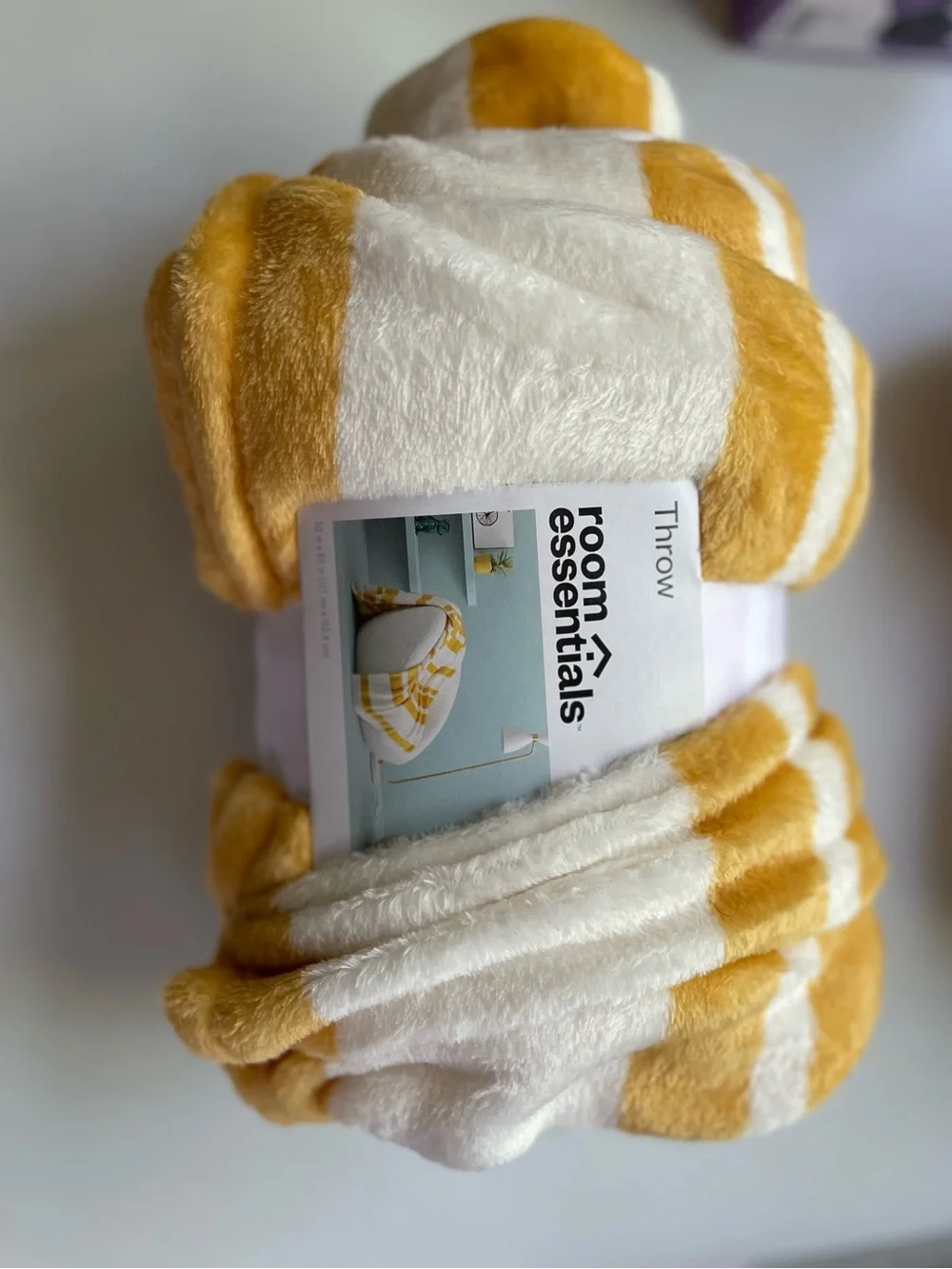 Room Essentials Yellow & White Plush Throw Blanket 50x60